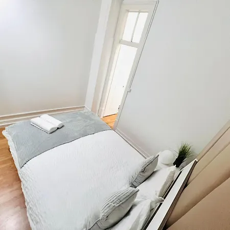 In Alfama, Location In *