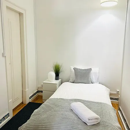 In Alfama, Location In *