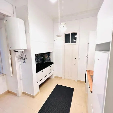 Hostel In Alfama, Location In Lisbon